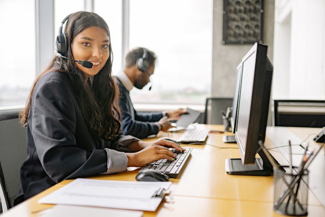 Support Agent on the phone
